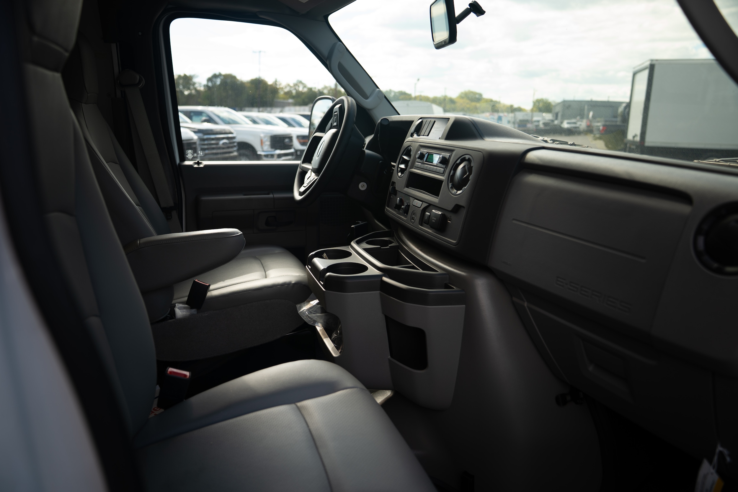 2025 Ford E-Series Cutaway Base - Photo 10