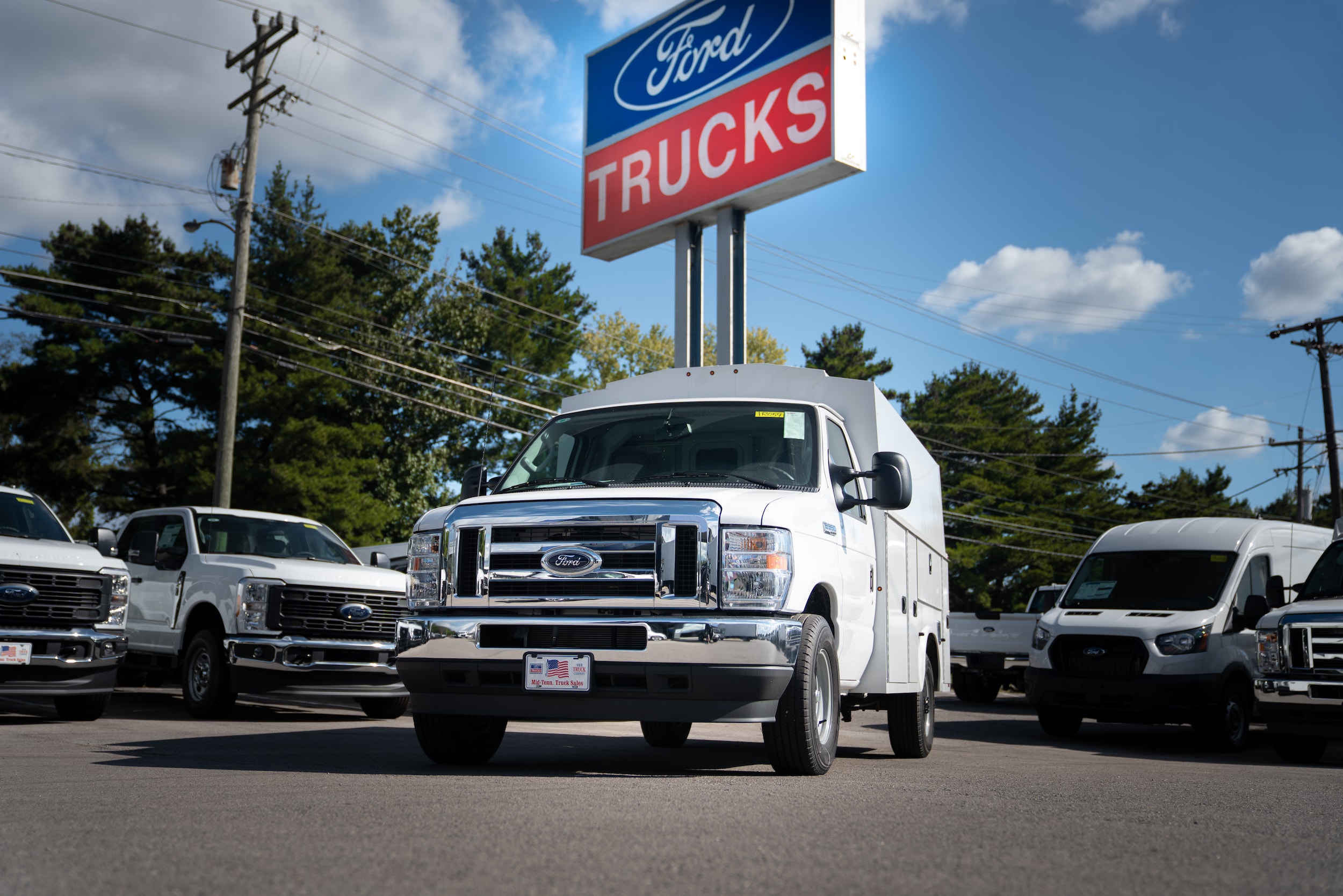 2025 Ford E-Series Cutaway Base's photo
