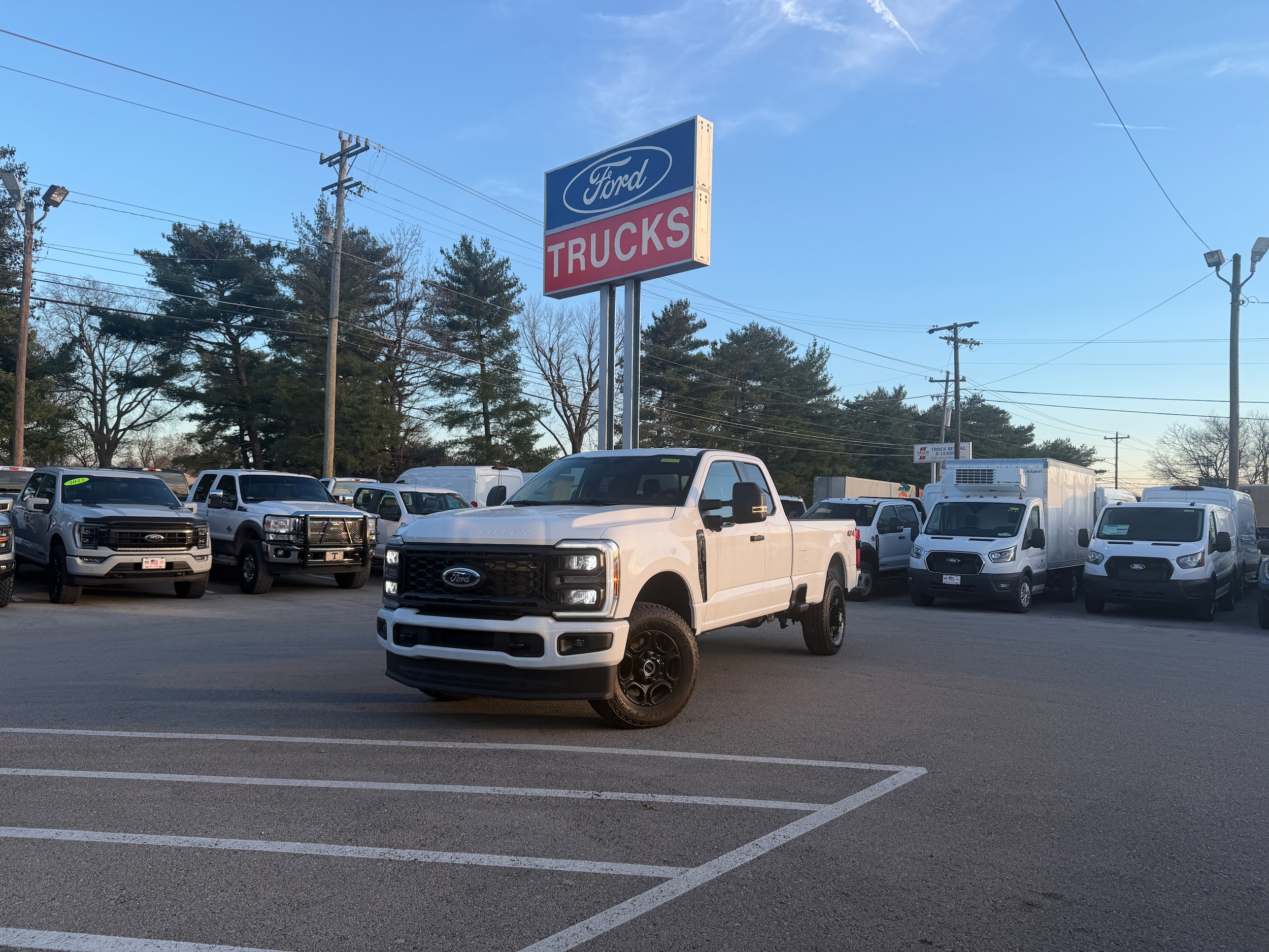 2025 Ford F-350 Super Duty XL's photo