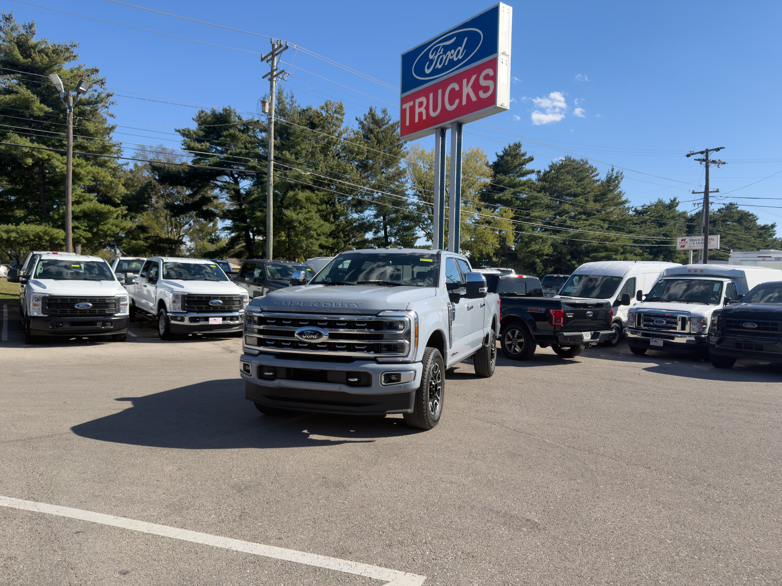 2024 Ford F-350 Super Duty Platinum's photo
