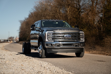 2026 Ford Chassis Cab F-550 Lariat TRUCK