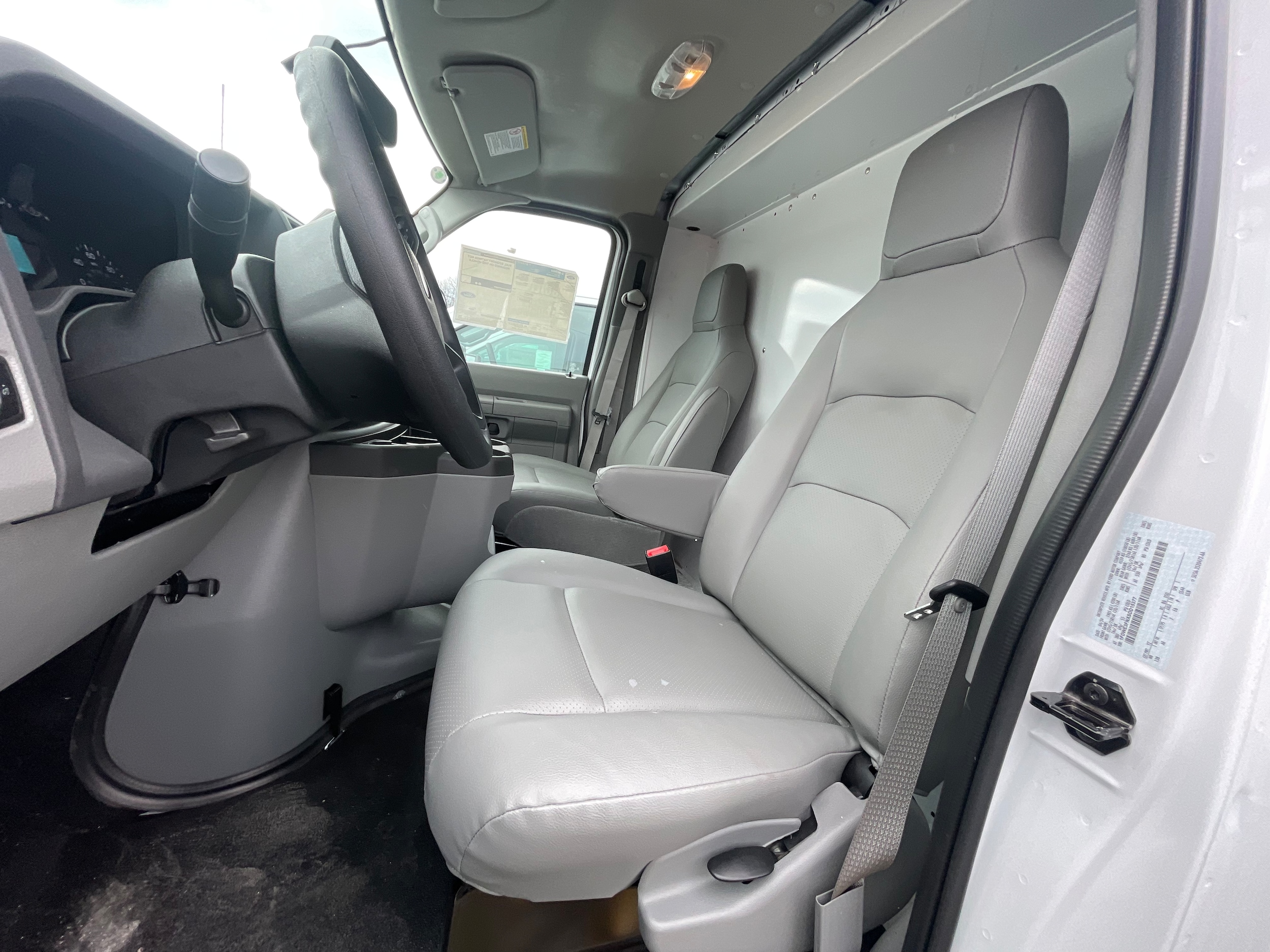 2025 Ford E-Series Cutaway Base - Photo 6