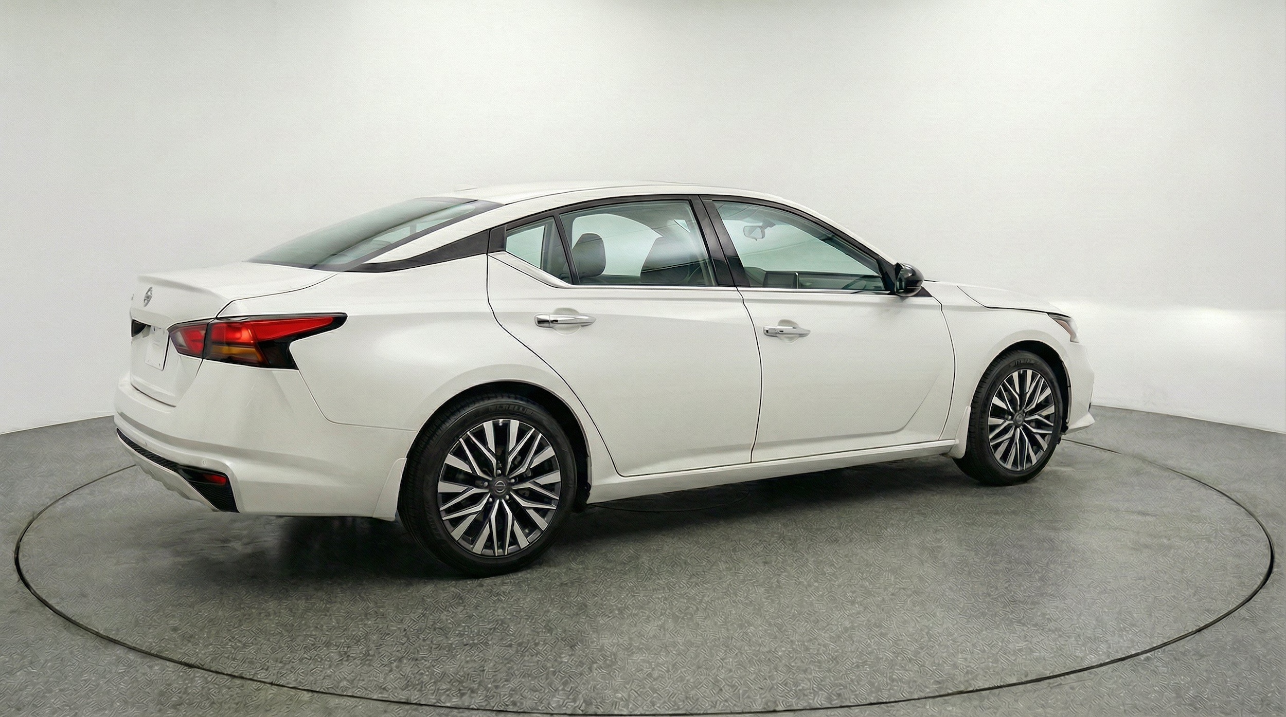 Thumbnail: 2025 Nissan Altima - 9