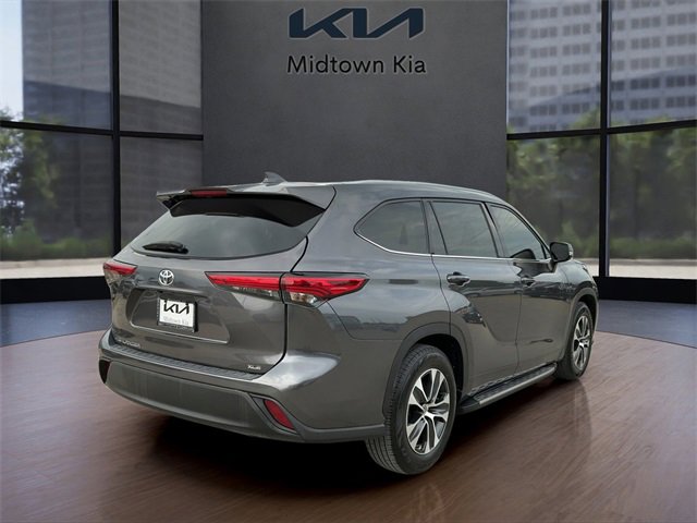 2022 Toyota Highlander XLE photo 3