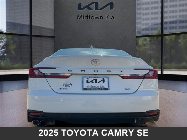 2025 Toyota Camry SE photo 4