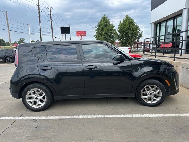 2023 Kia Soul LX photo 3