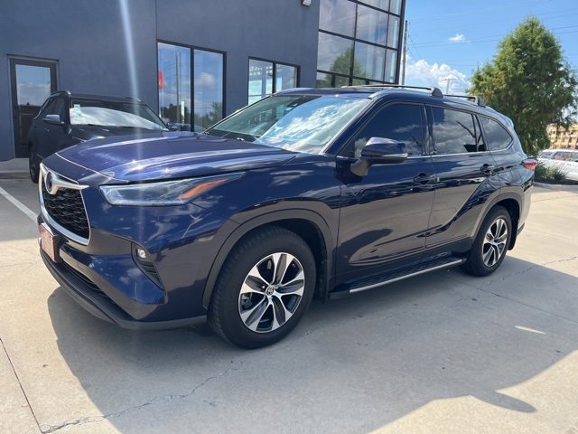 2021 Toyota Highlander XLE Sport photo 2