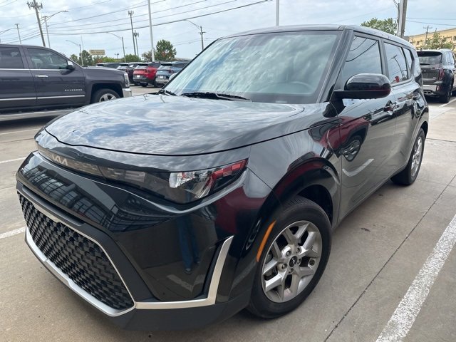2023 Kia Soul LX photo 2