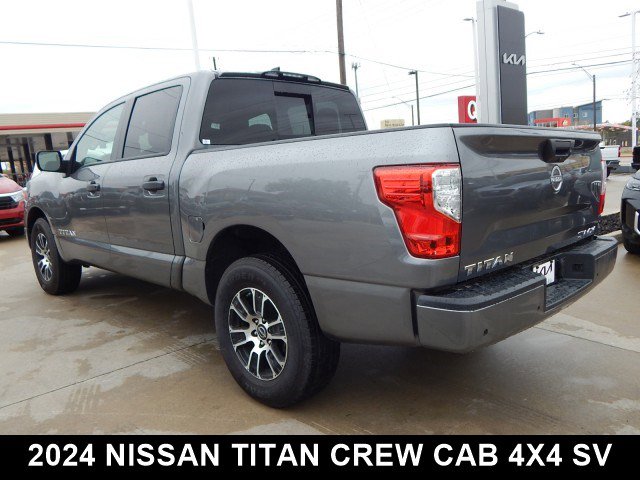 2024 Nissan Titan SV Crew Cab photo 4