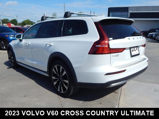 2023 Volvo V60 Cross Country Ultimate photo 4