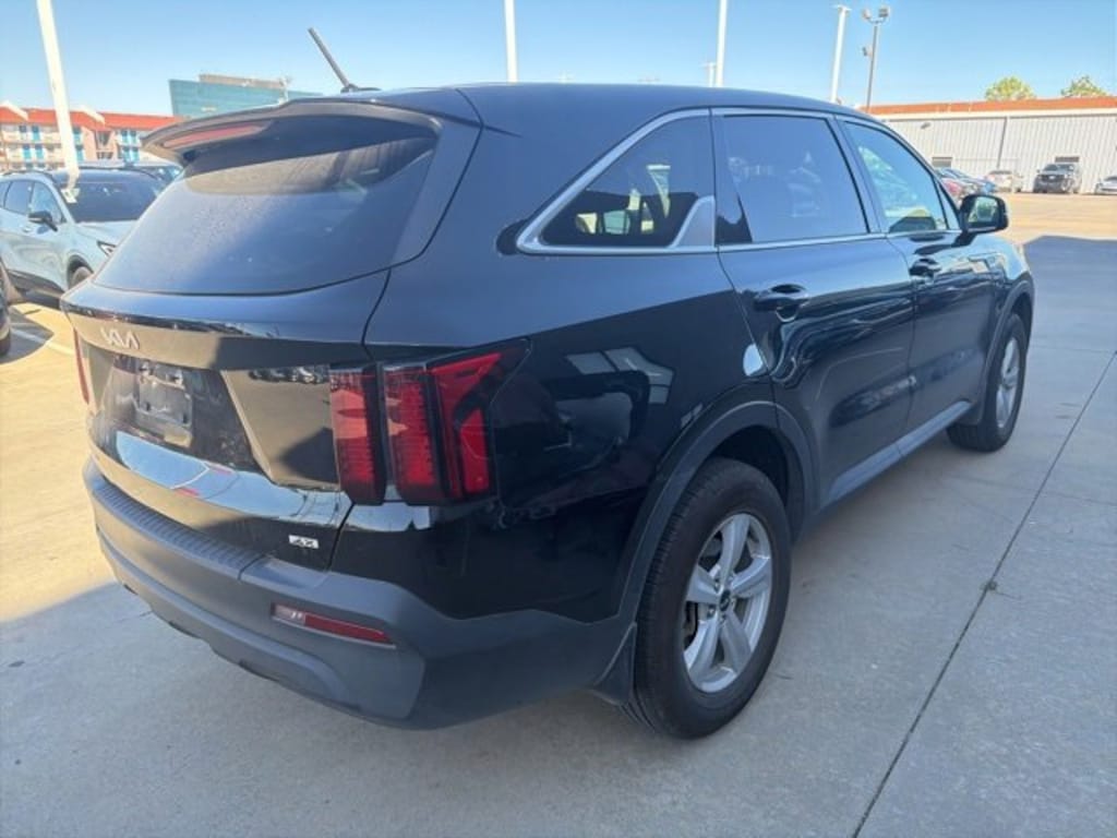 Used 2023 Kia Sorento LX Sport Utility