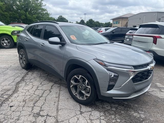 2024 Chevrolet Trax LT's photo