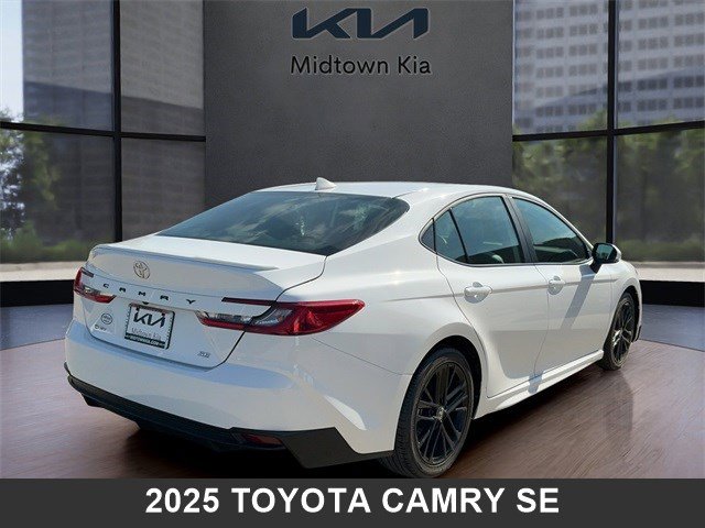 2025 Toyota Camry SE photo 3