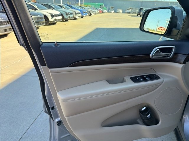 2017 Jeep Grand Cherokee Laredo photo 4