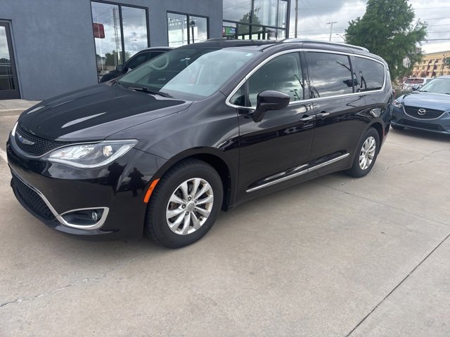 Used 2018 Chrysler Pacifica Touring L with VIN 2C4RC1BG4JR261184 for sale in Tulsa, OK