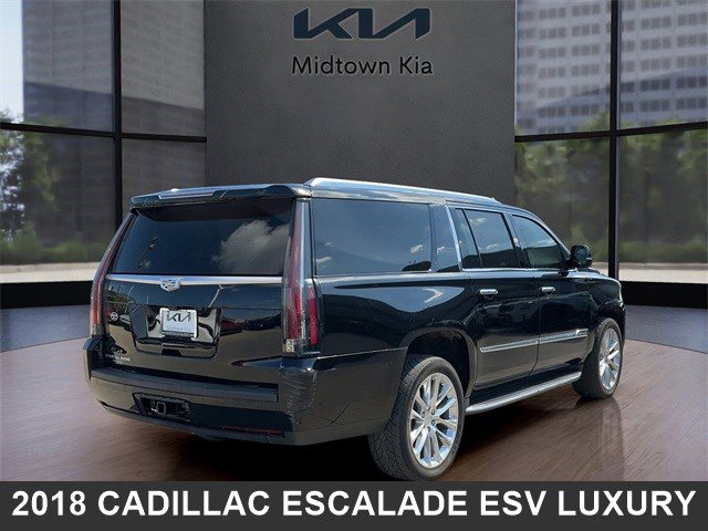 2018 Cadillac Escalade ESV Luxury photo 3