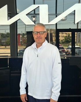 Staff member Kyle Collins from ID_2929c52777d3