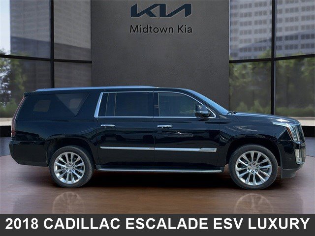 2018 Cadillac Escalade ESV Luxury photo 2