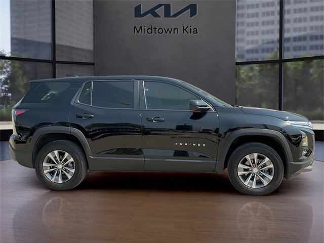 2025 Chevrolet Equinox LT photo 2
