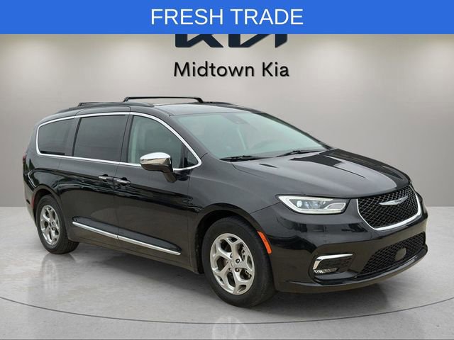 2023 Chrysler Pacifica Limited's photo