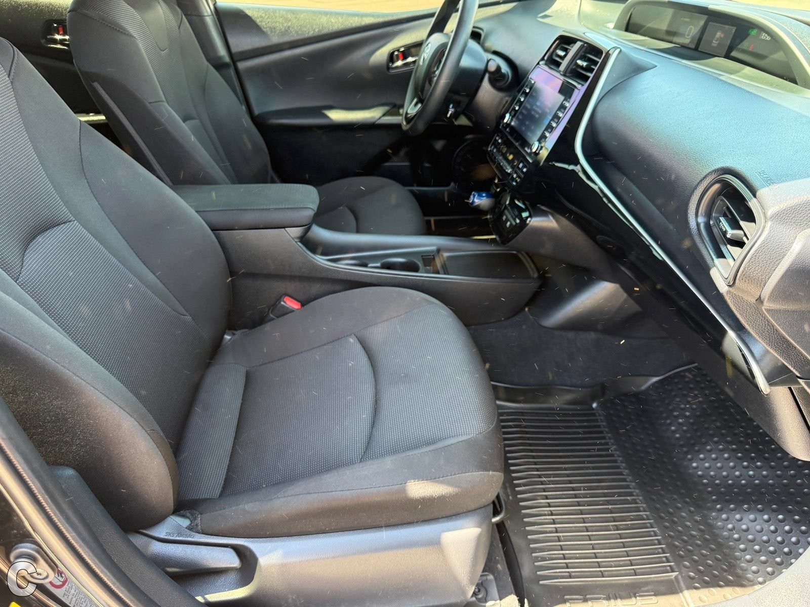 2022 Toyota Prius L Eco - Photo 28