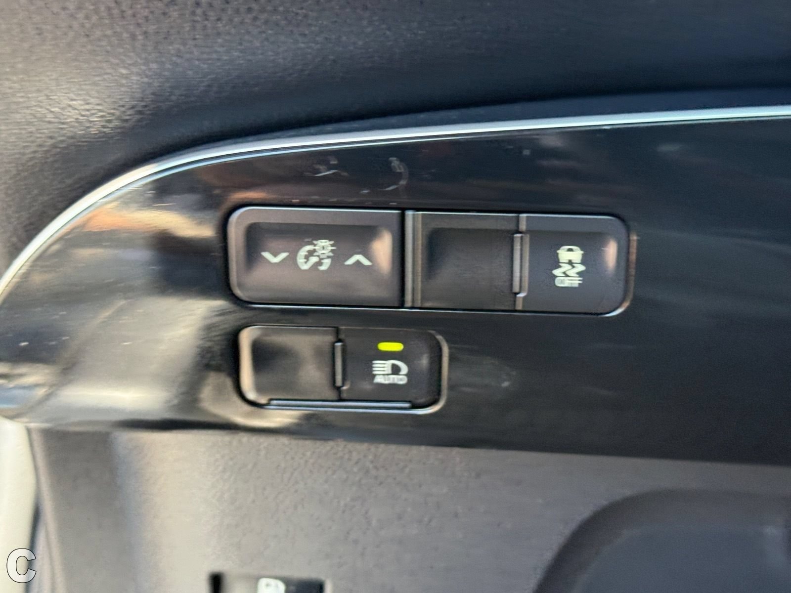 2022 Toyota Prius L Eco - Photo 22