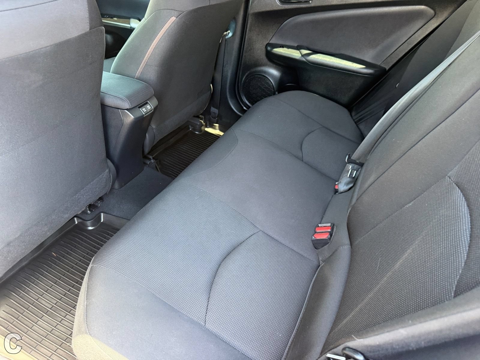 2022 Toyota Prius L Eco - Photo 23