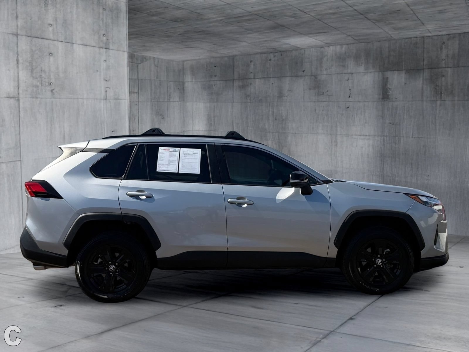 2023 Toyota RAV4 XLE - Photo 6