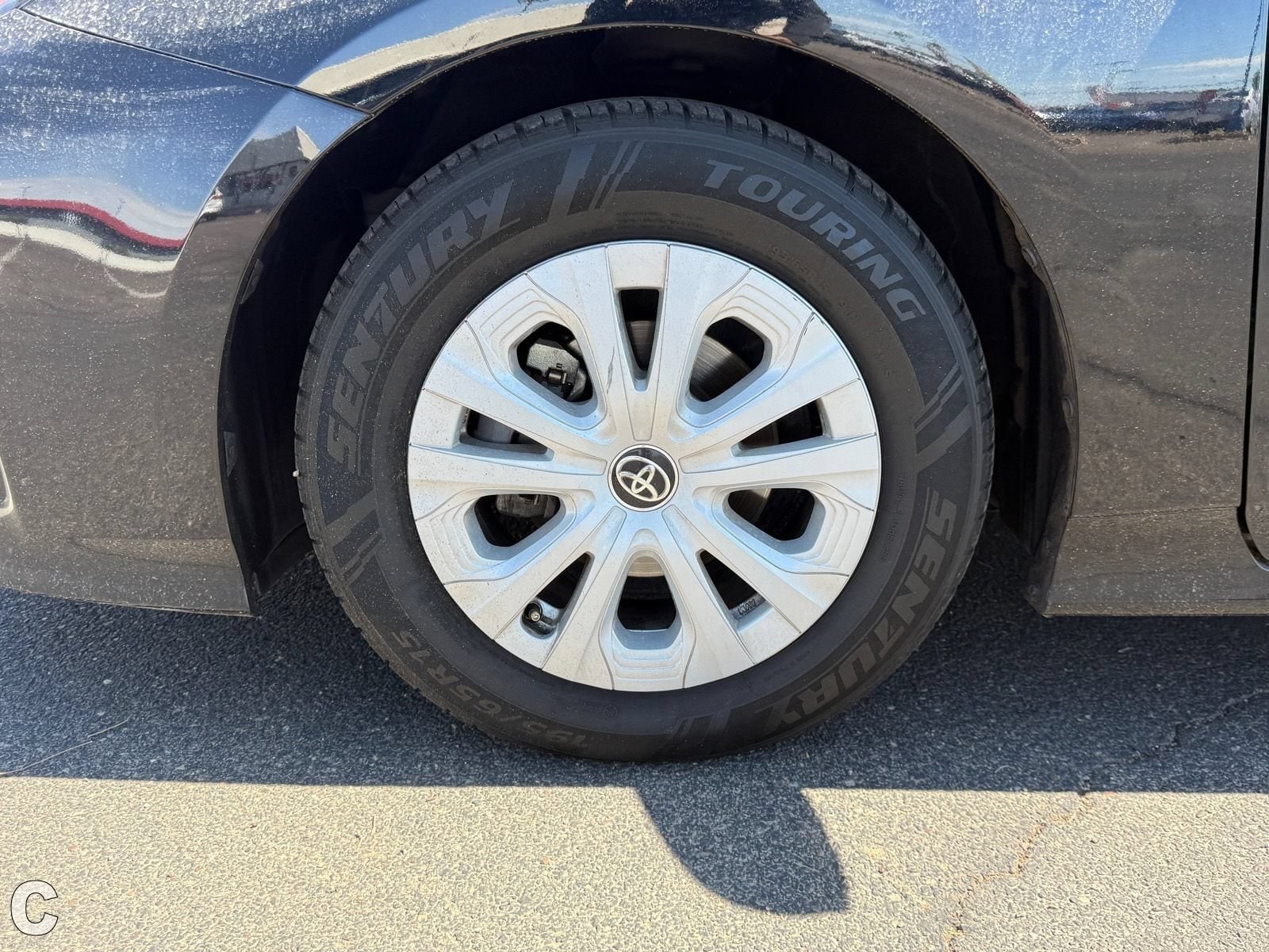 2022 Toyota Prius L Eco - Photo 10