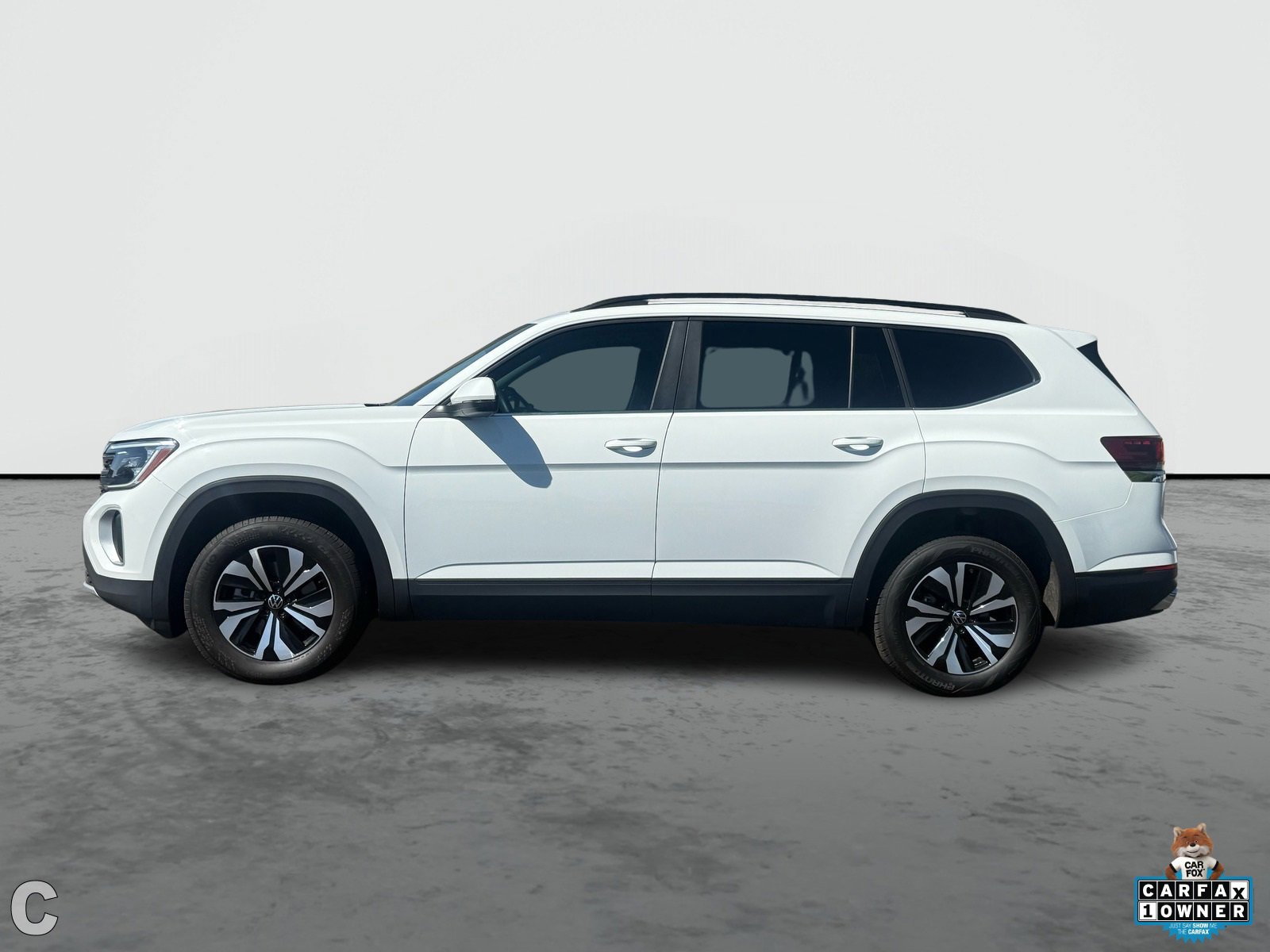2024 Volkswagen Atlas SE photo 2