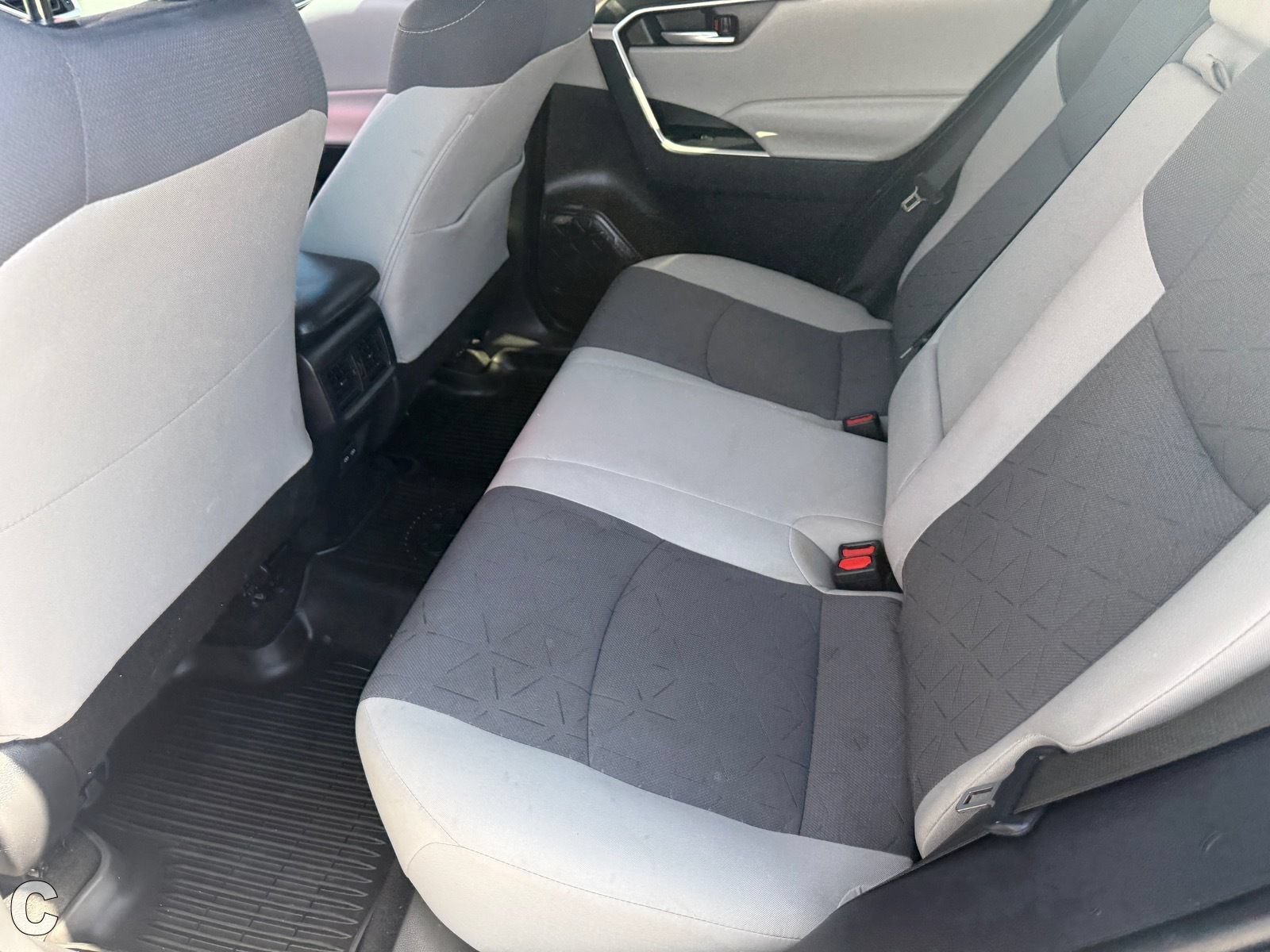 2023 Toyota RAV4 XLE - Photo 15