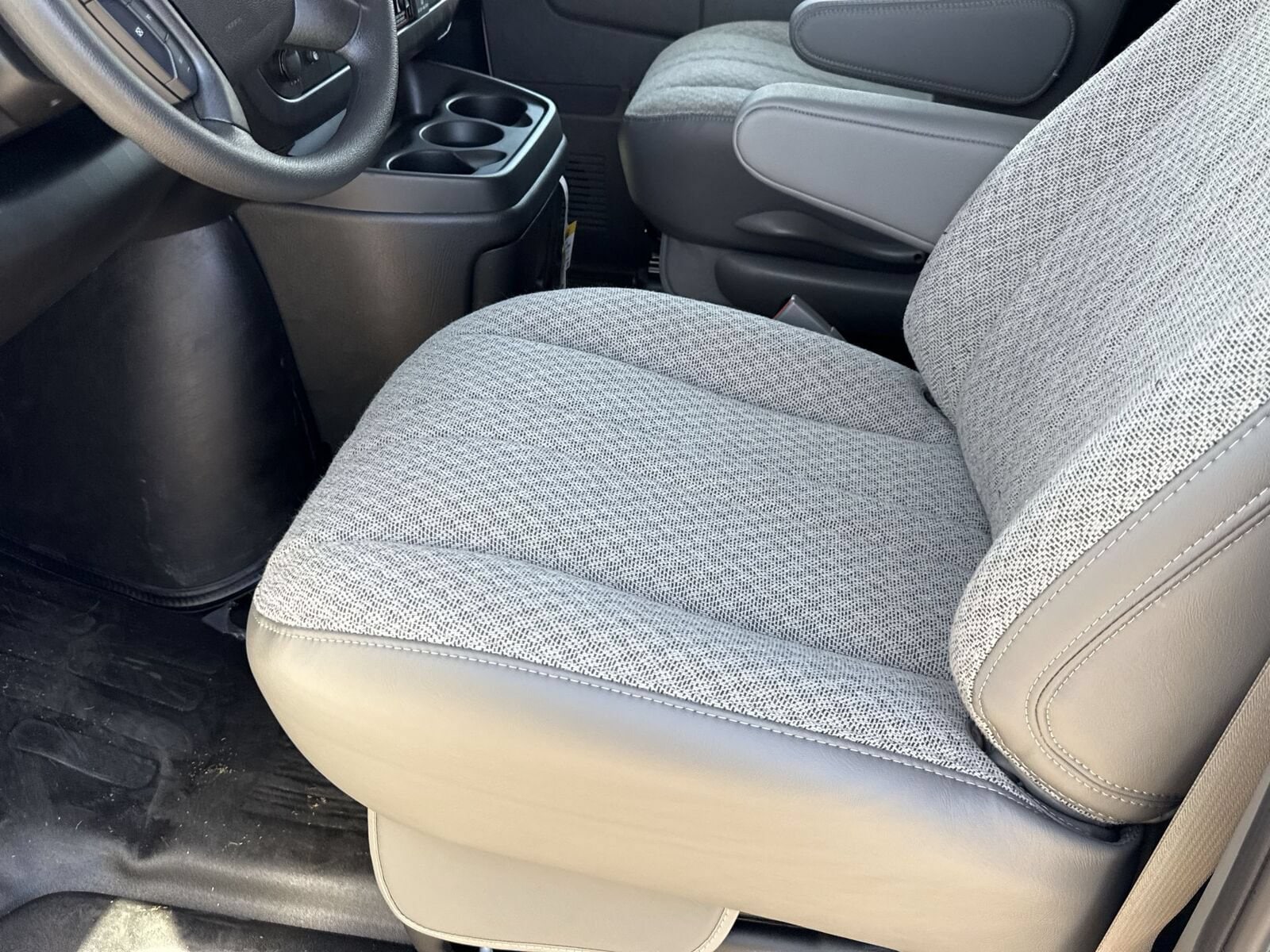 2025 Chevrolet Express Cargo Work Van - Photo 17