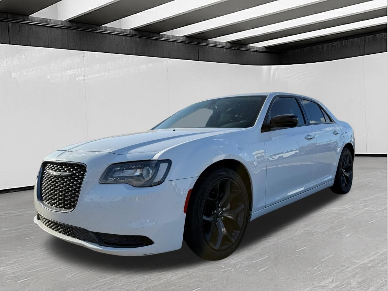 2022 Chrysler 300 Touring's photo