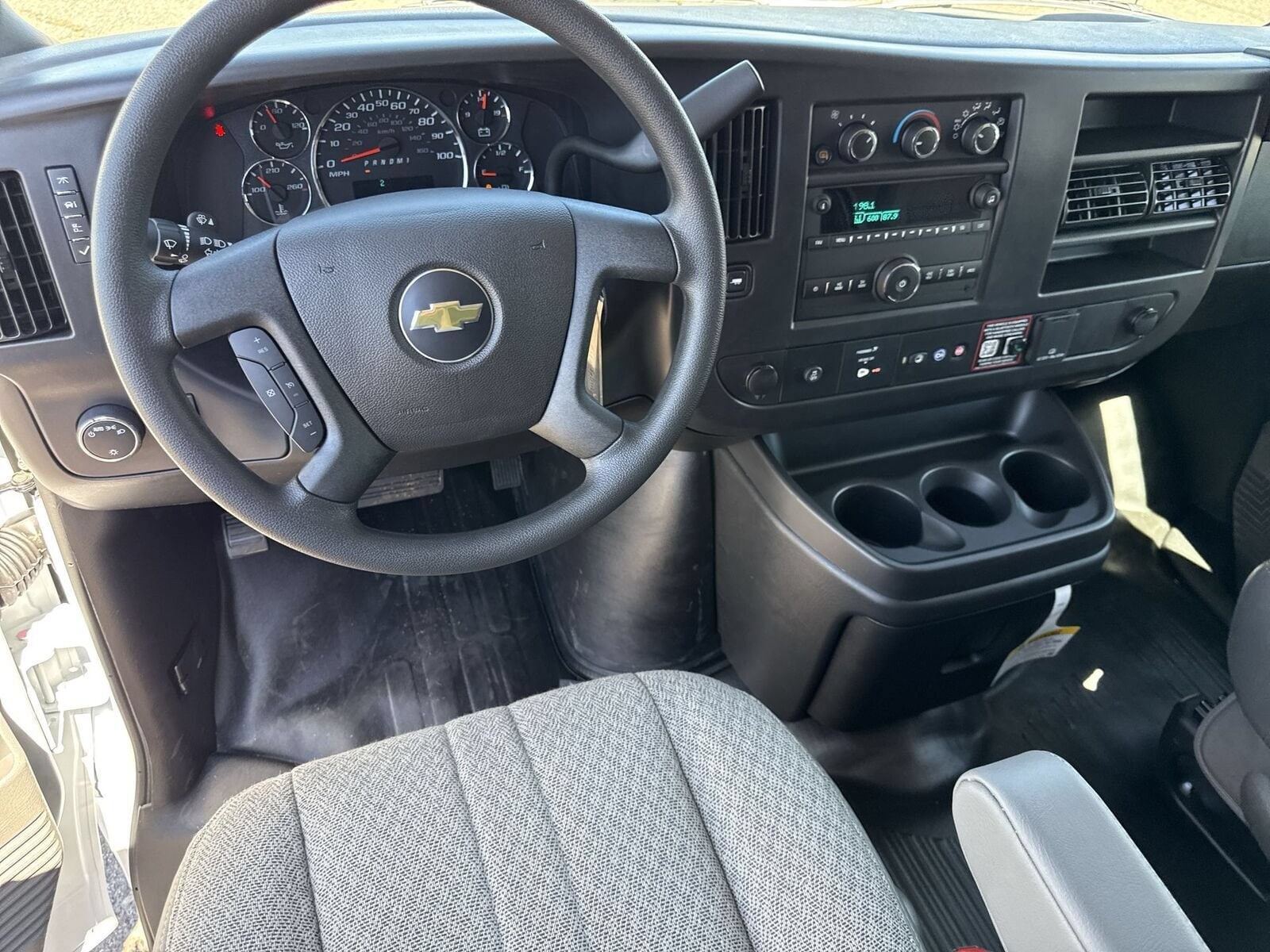 2025 Chevrolet Express Cargo Work Van - Photo 18
