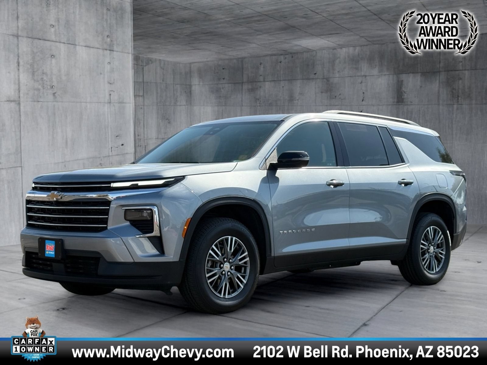 Sterling Gray Metallic 2024 Chevrolet Traverse SUV / Crossover Front-Wheel Drive Automatic