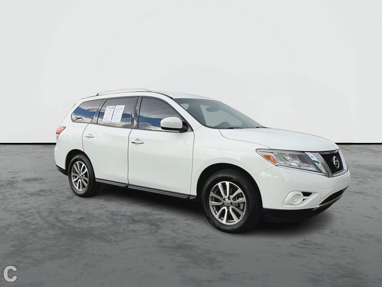 2015 Nissan Pathfinder S photo 2