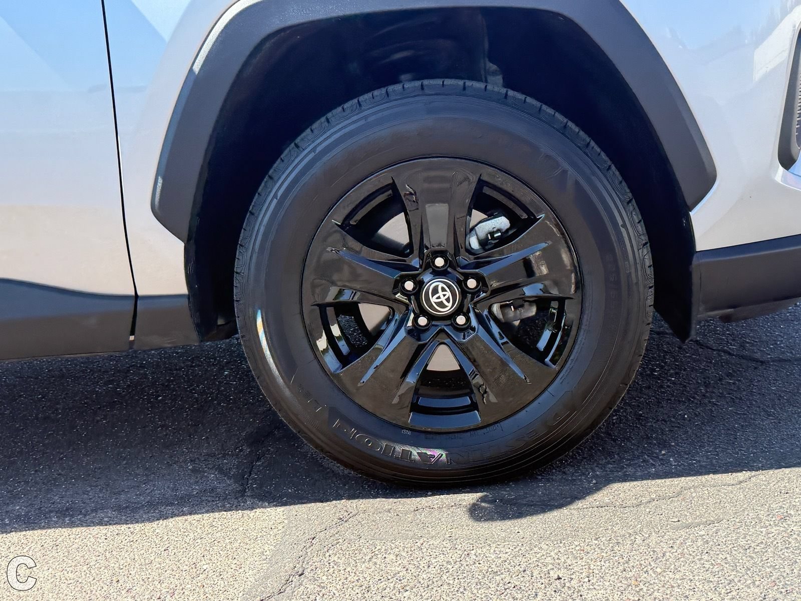 2023 Toyota RAV4 XLE - Photo 8
