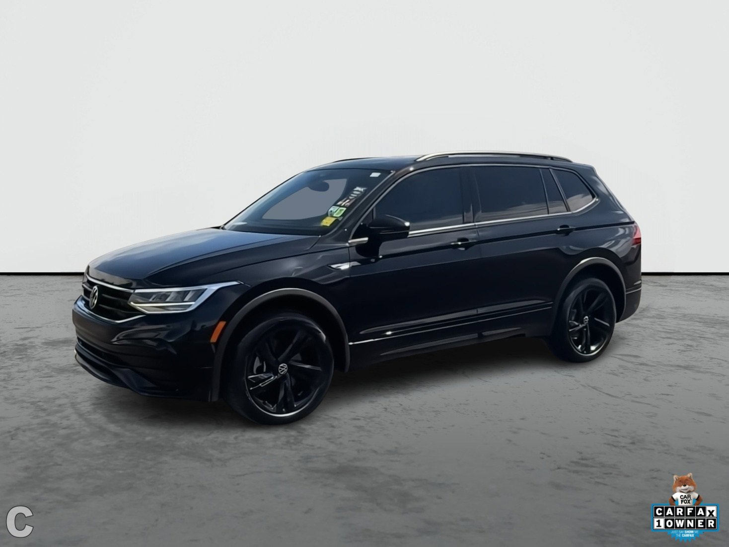 2024 Volkswagen Tiguan SE R-Line Black photo 2