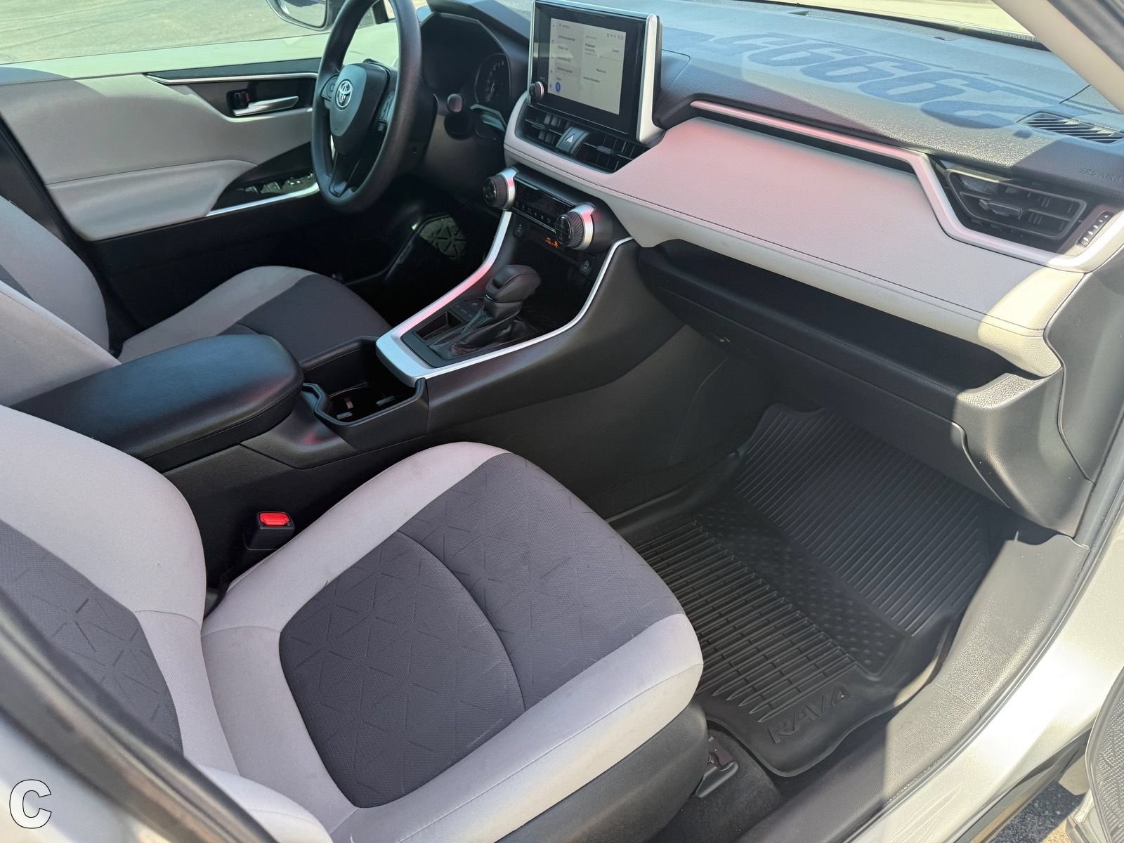 2023 Toyota RAV4 XLE - Photo 9