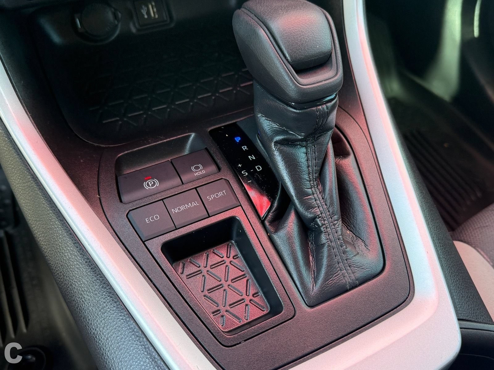 2023 Toyota RAV4 XLE - Photo 22