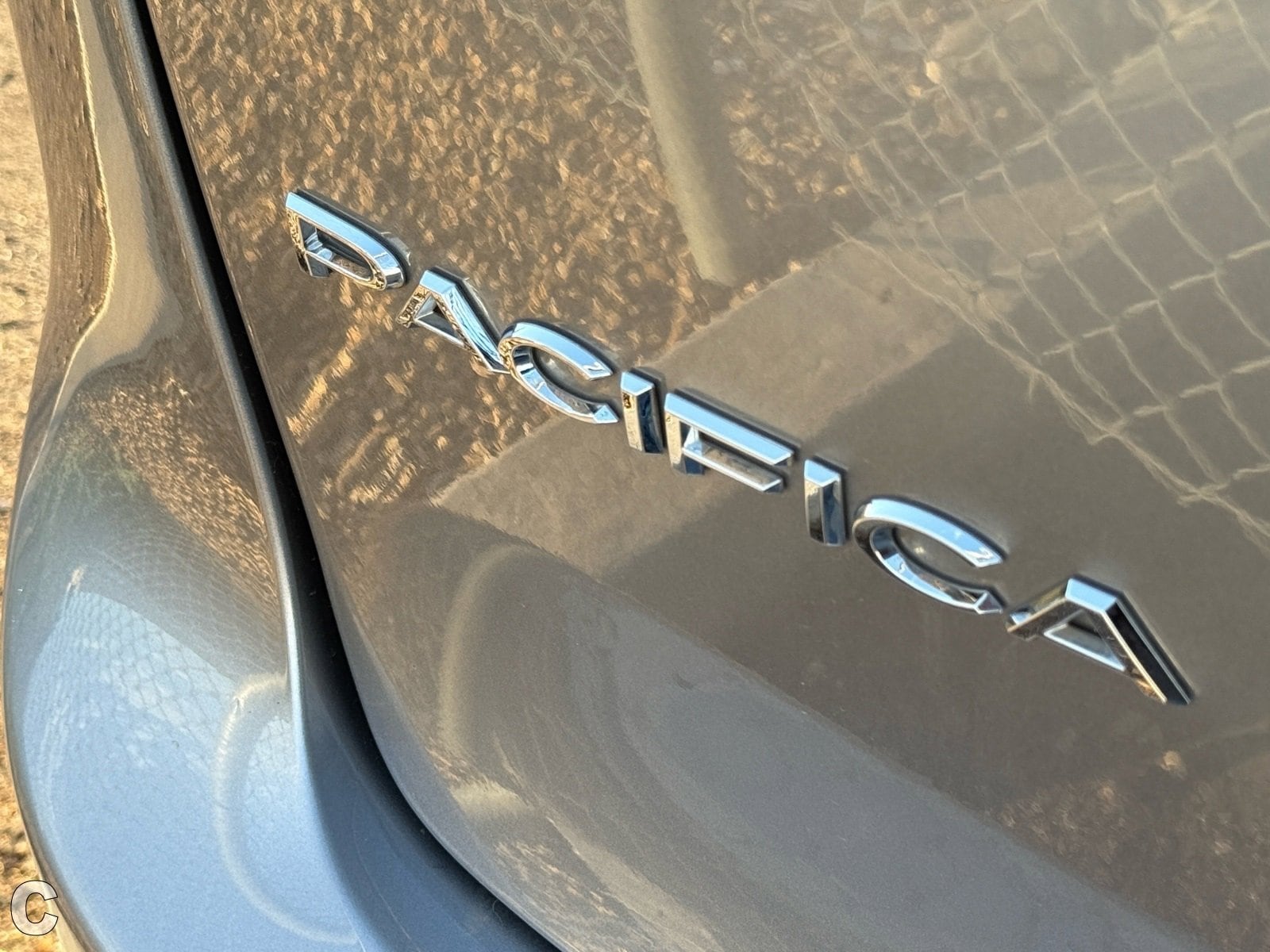 Image 8 of 2018 Chrysler Pacifica Hybrid Limited Van Passenger
