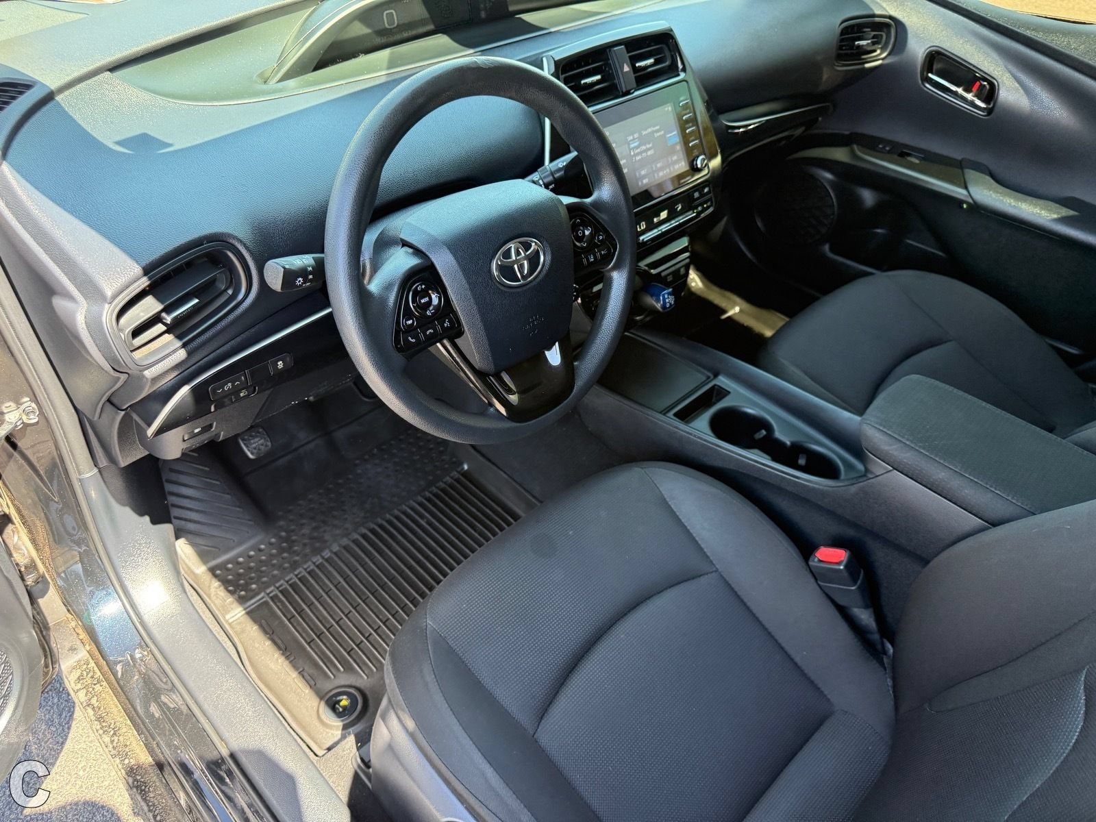 2022 Toyota Prius L Eco - Photo 11