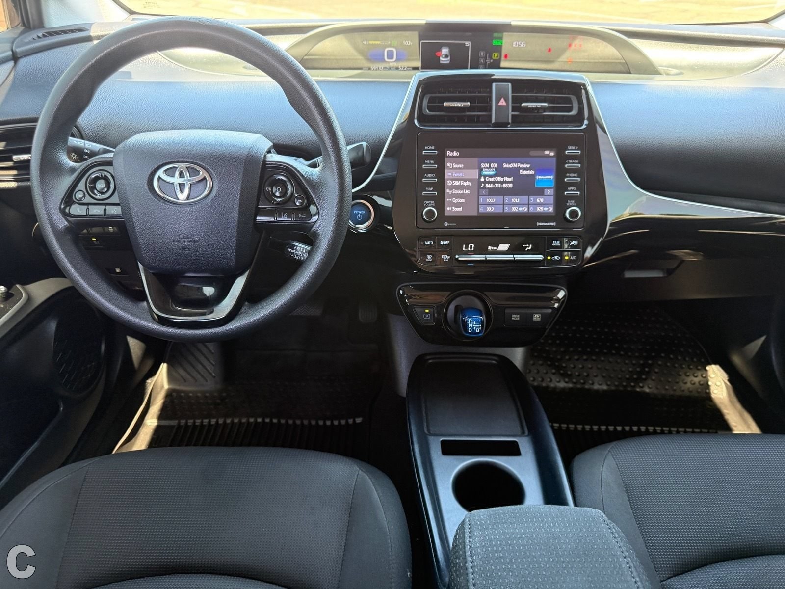 2022 Toyota Prius L Eco - Photo 24