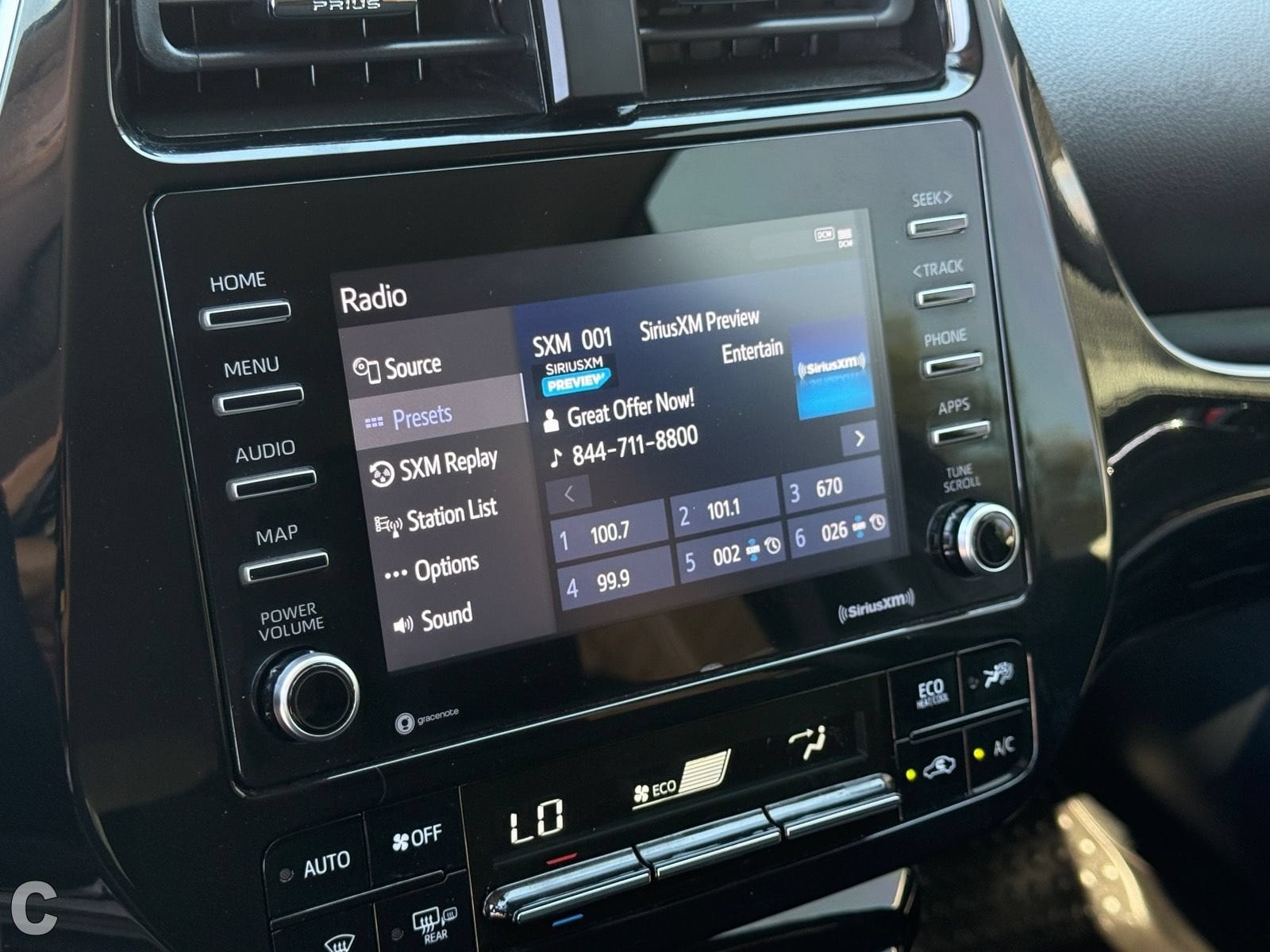 2022 Toyota Prius L Eco - Photo 18