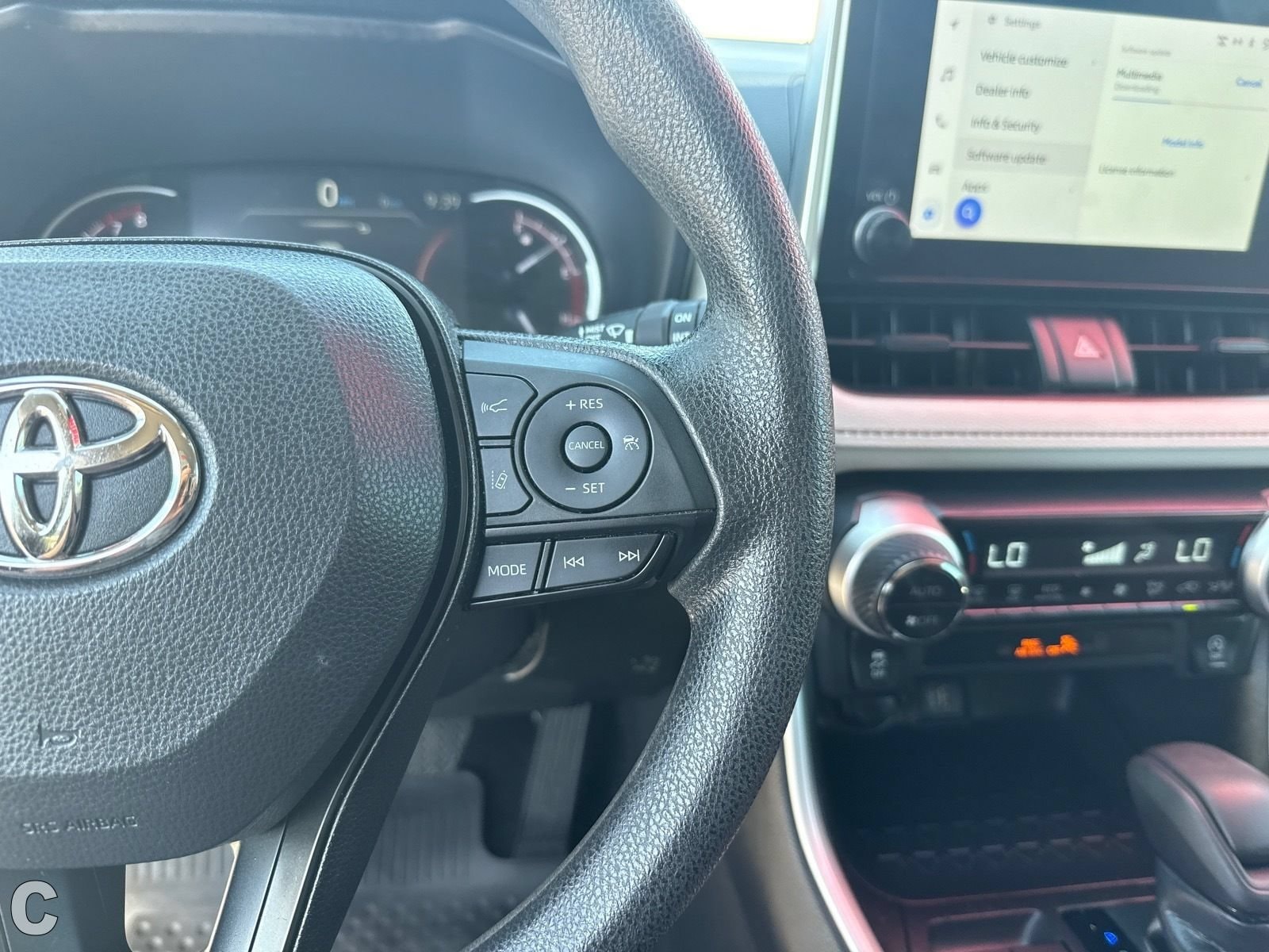 2023 Toyota RAV4 XLE - Photo 29