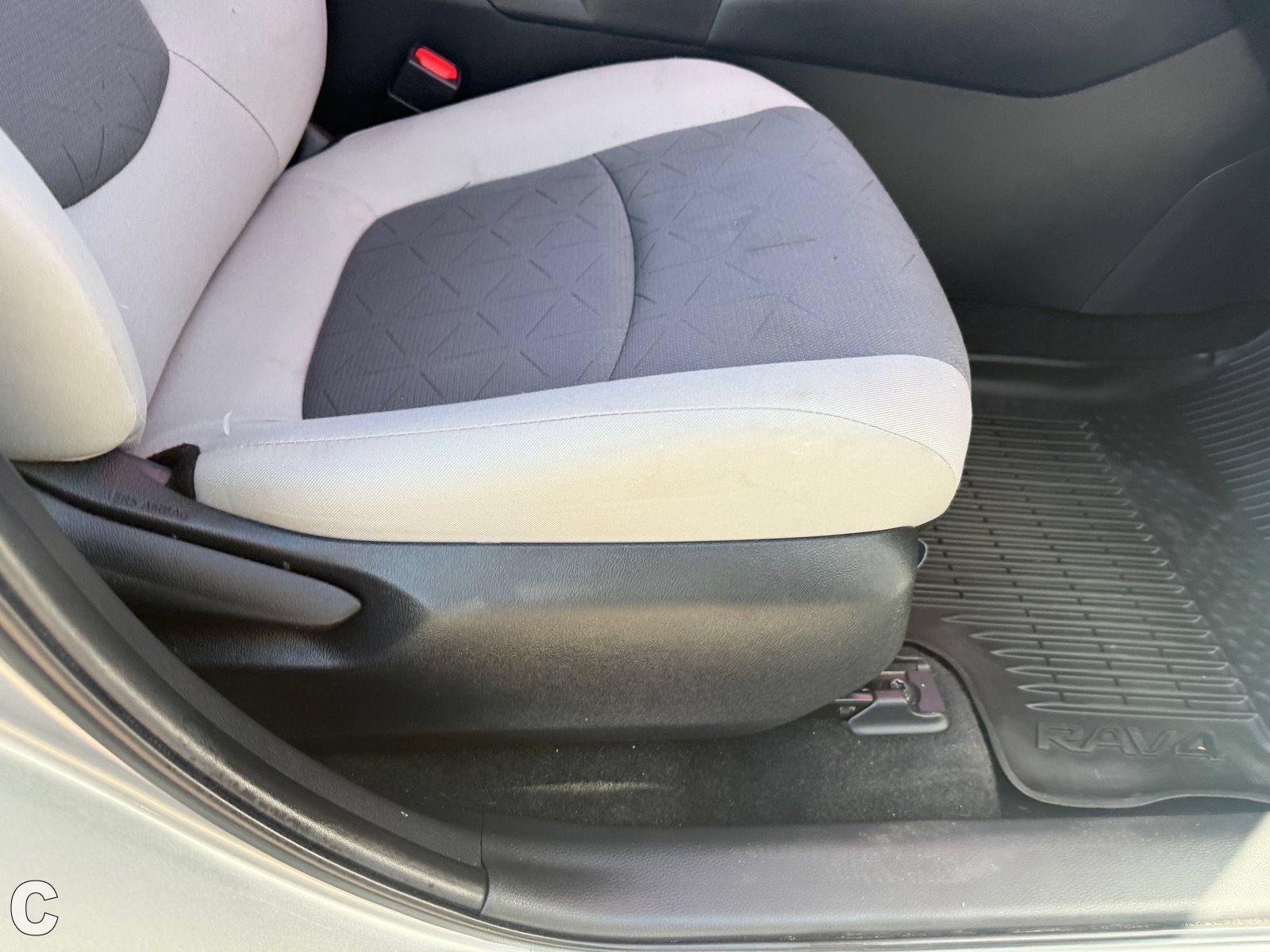 2023 Toyota RAV4 XLE - Photo 11