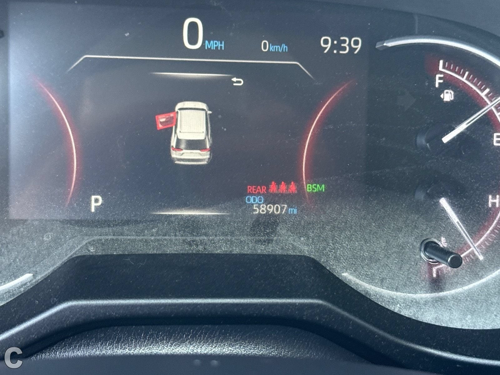 2023 Toyota RAV4 XLE - Photo 31