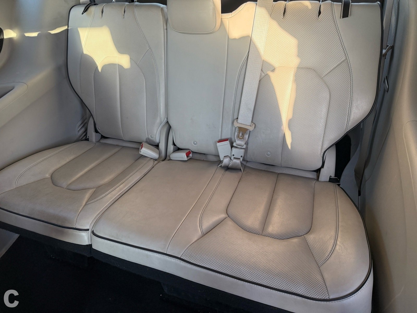 Image 10 of 2018 Chrysler Pacifica Hybrid Limited Van Passenger