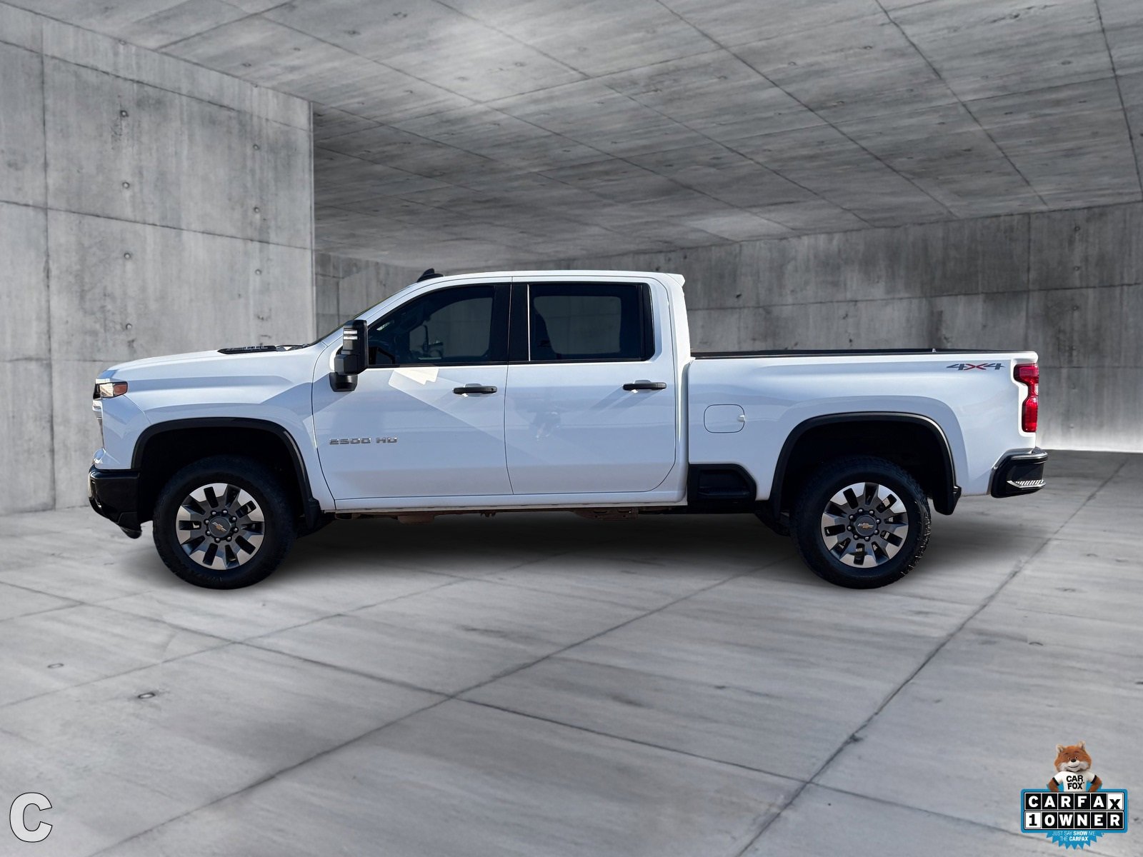 2024 Chevrolet Silverado 2500HD Custom photo 3