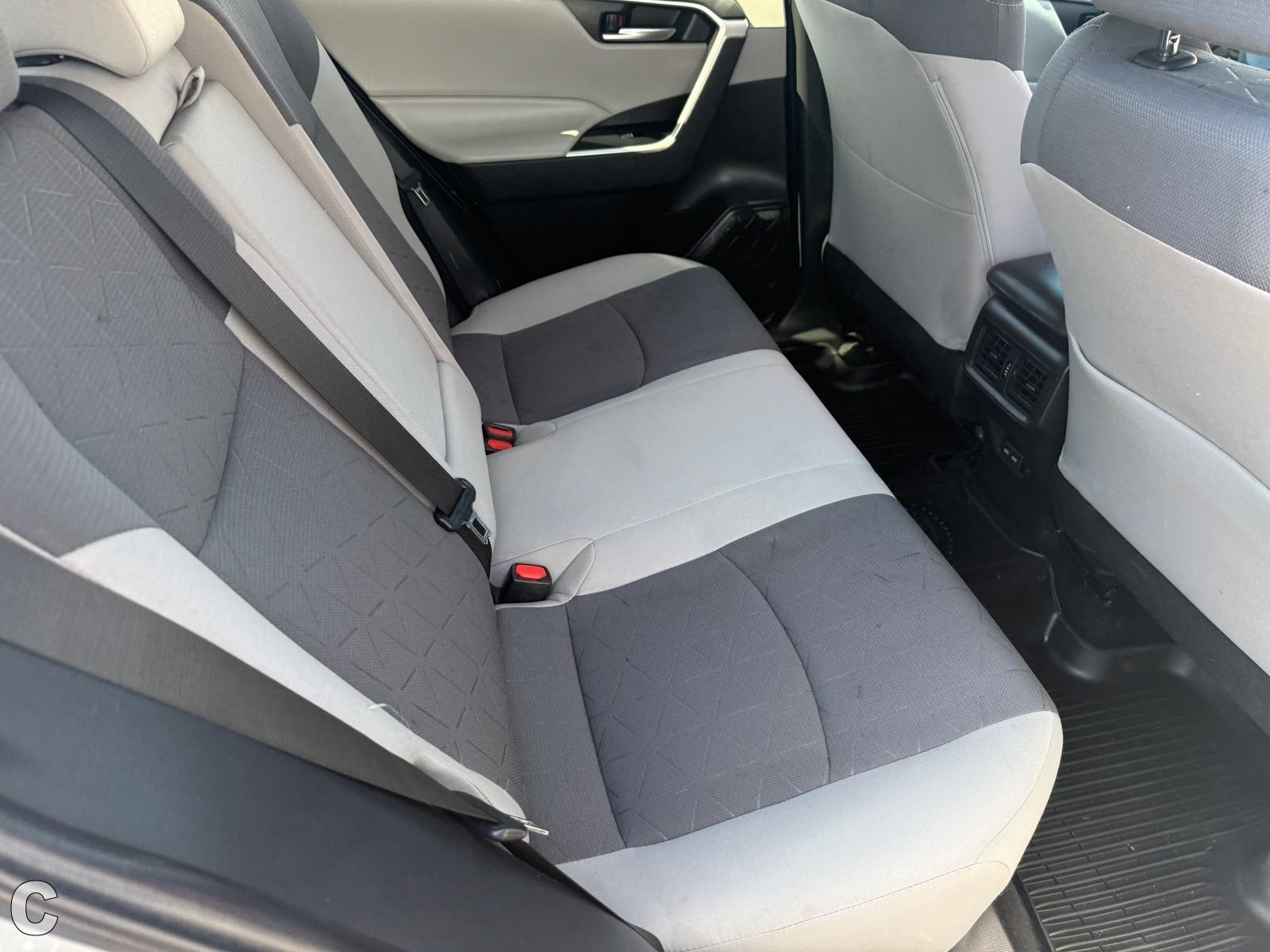 2023 Toyota RAV4 XLE - Photo 12